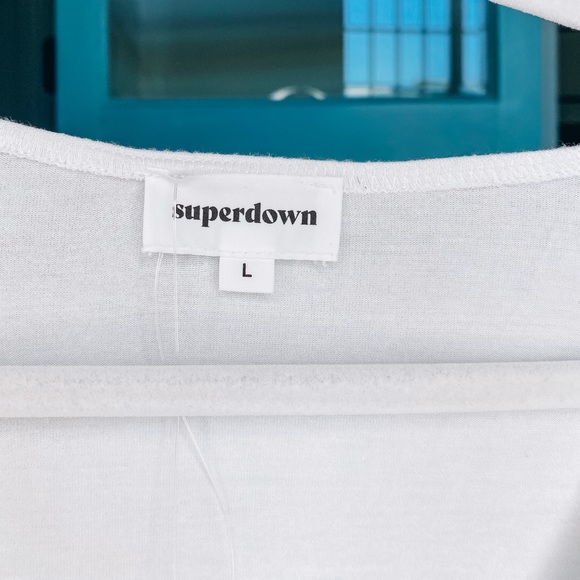 Superdown V Neck Bodysuit - Picture 3 of 4